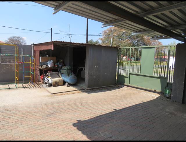 3 BEDROOM FREEHOLD FOR SALE IN BURGERSHOOP